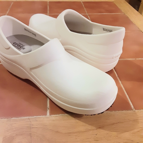 crocs neria pro white